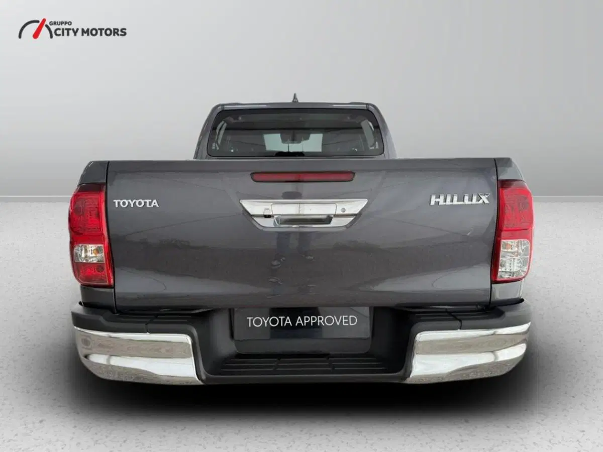 Toyota Hilux nuova a Monza e Brianza (5)