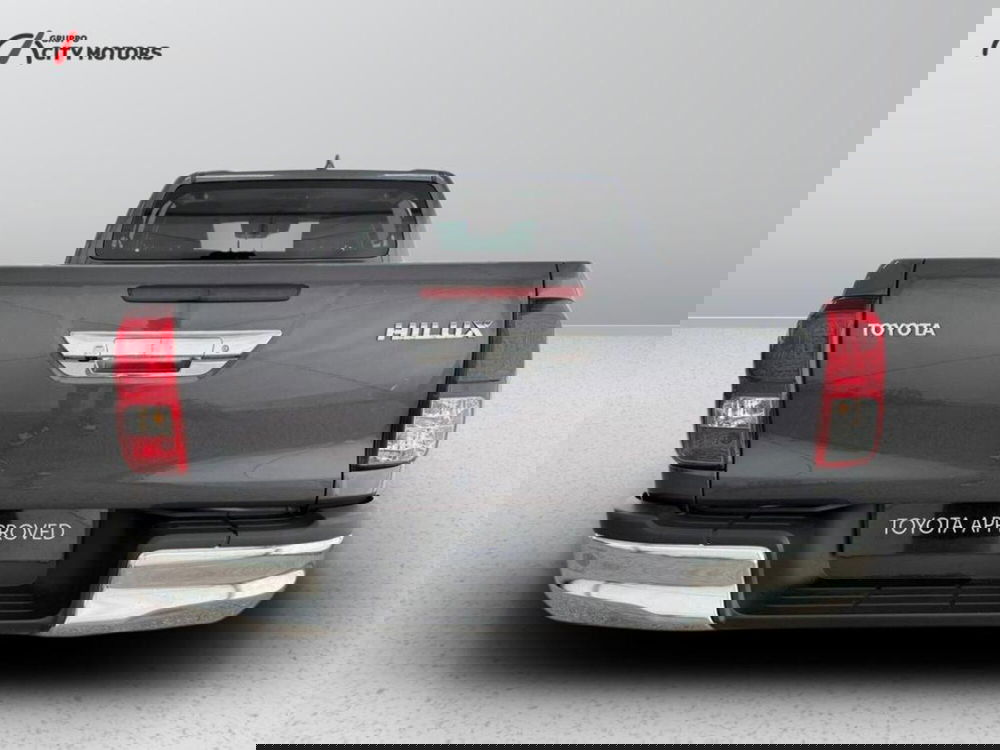 Toyota Hilux nuova a Monza e Brianza (5)