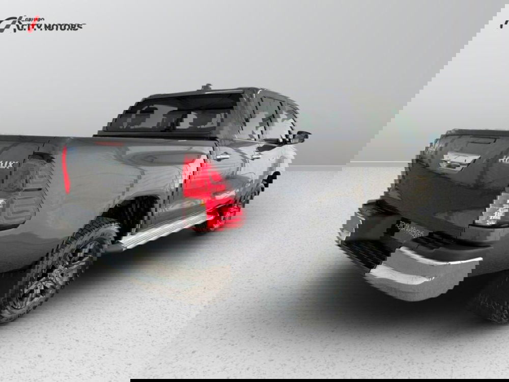 Toyota Hilux nuova a Monza e Brianza (6)