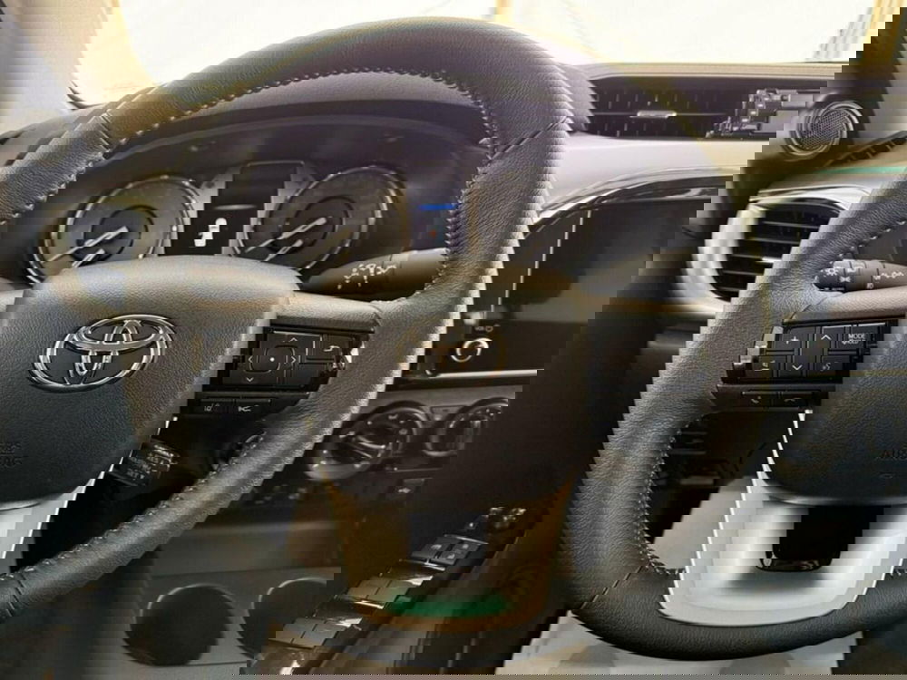 Toyota Hilux nuova a Monza e Brianza (7)