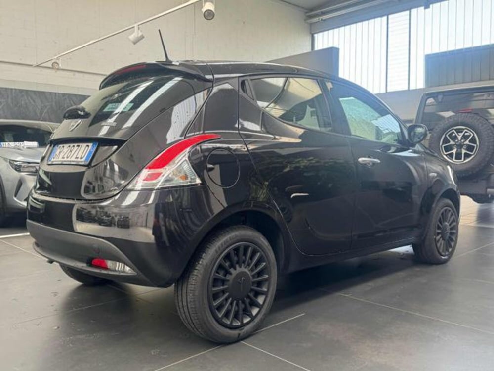 Lancia Ypsilon usata a Vercelli (7)