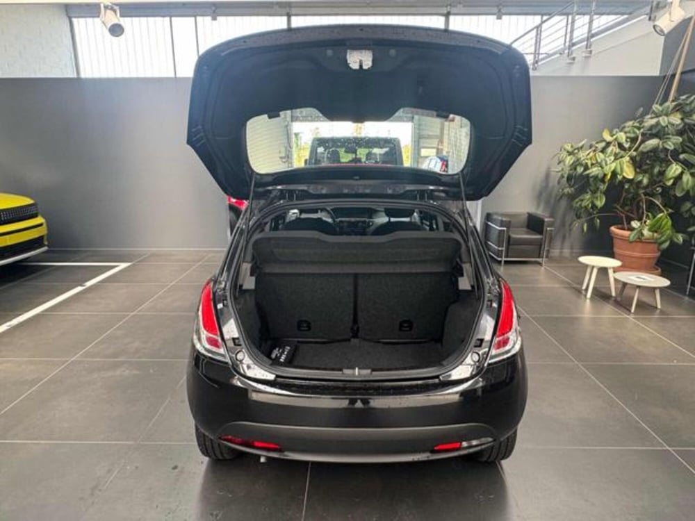Lancia Ypsilon usata a Vercelli (9)