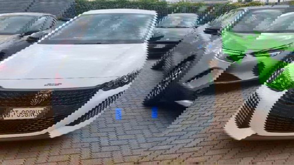 Peugeot 208 nuova a Savona