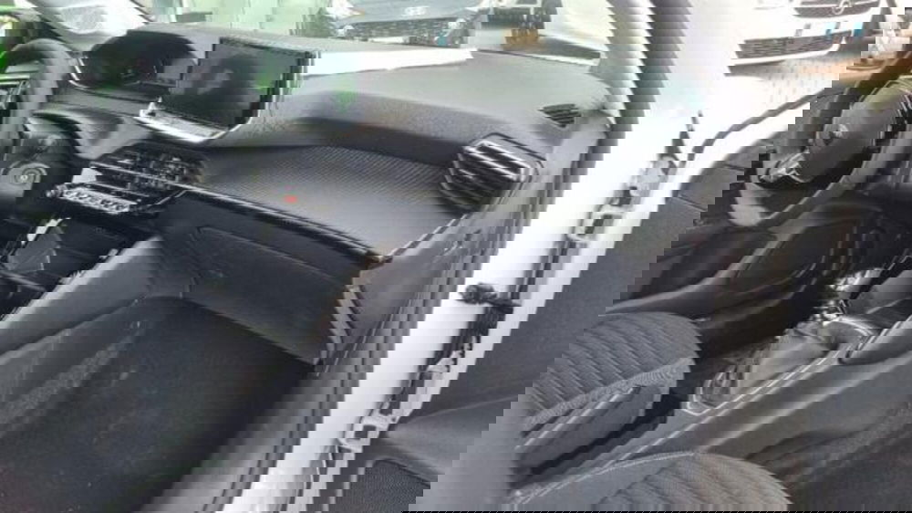 Peugeot 208 nuova a Savona (11)