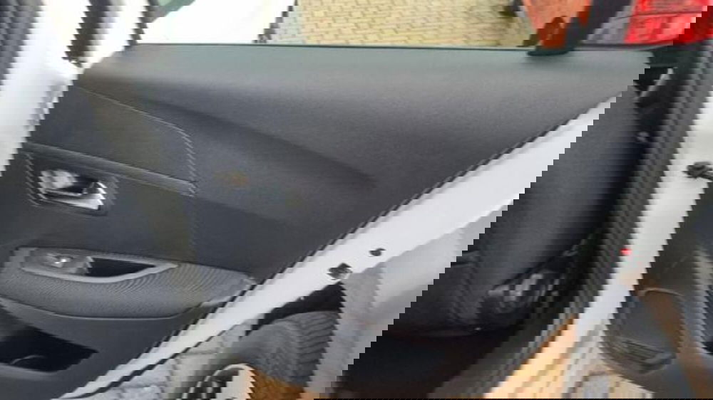 Peugeot 208 nuova a Savona (14)