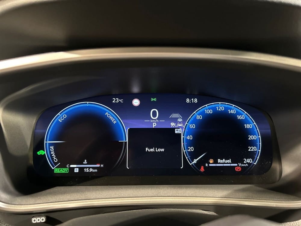 Toyota Corolla Cross Hybrid nuova a Lecco (9)