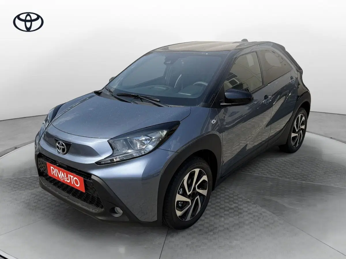Toyota Aygo X nuova a Como