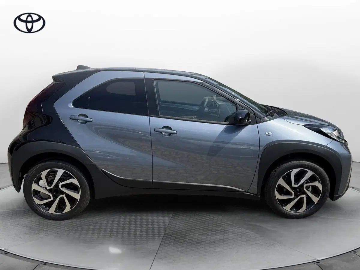 Toyota Aygo X nuova a Como (11)