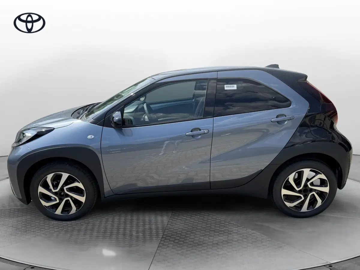 Toyota Aygo X nuova a Como (3)
