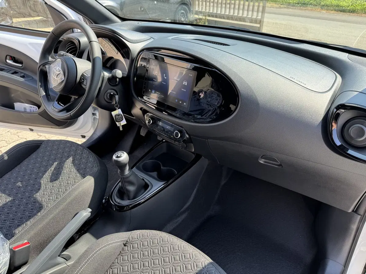 Toyota Aygo X nuova a Como (6)