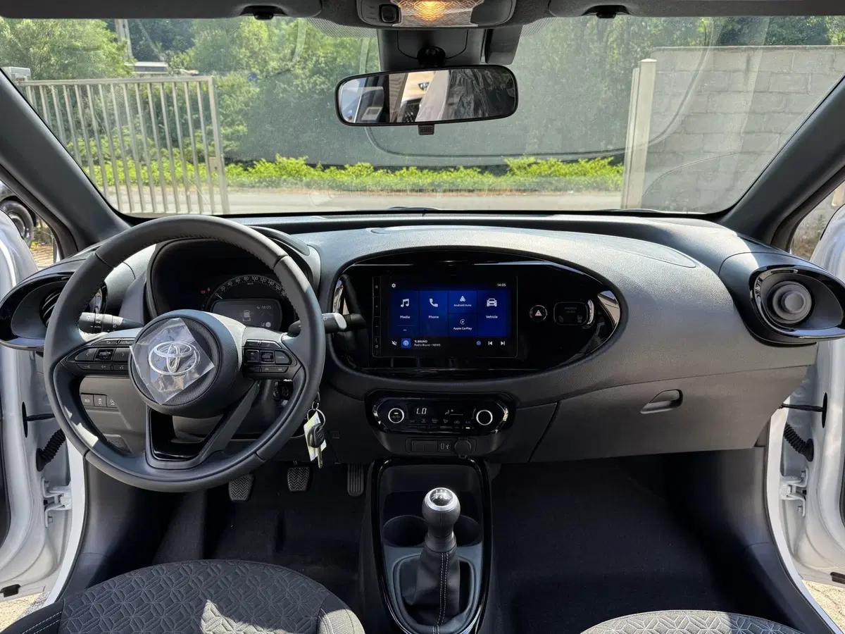 Toyota Aygo X nuova a Como (8)
