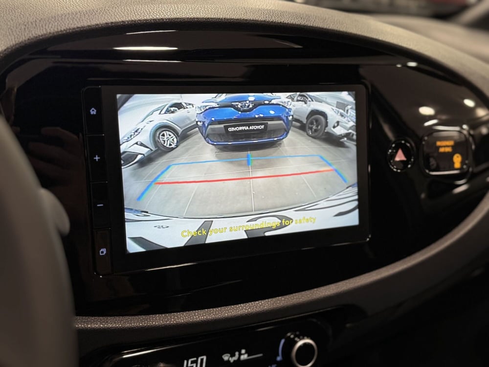 Toyota Aygo X nuova a Brescia (13)