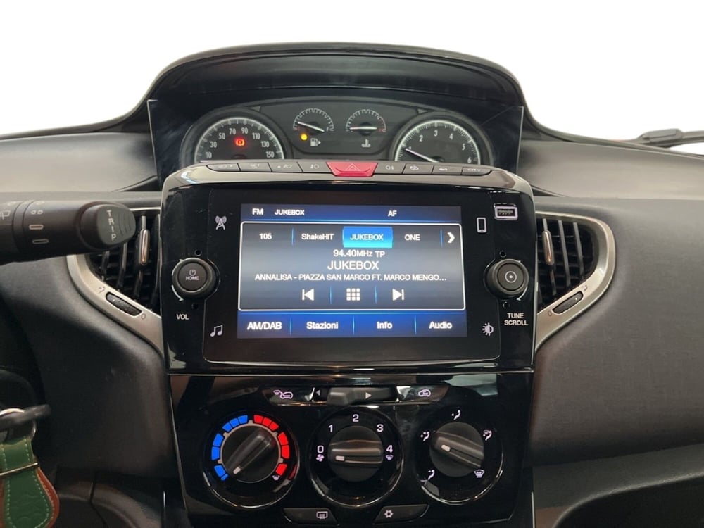 Lancia Ypsilon usata a Torino (13)