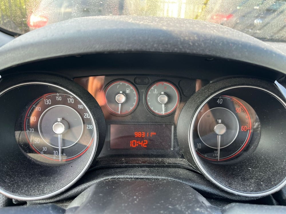 Fiat Punto usata a Milano (17)