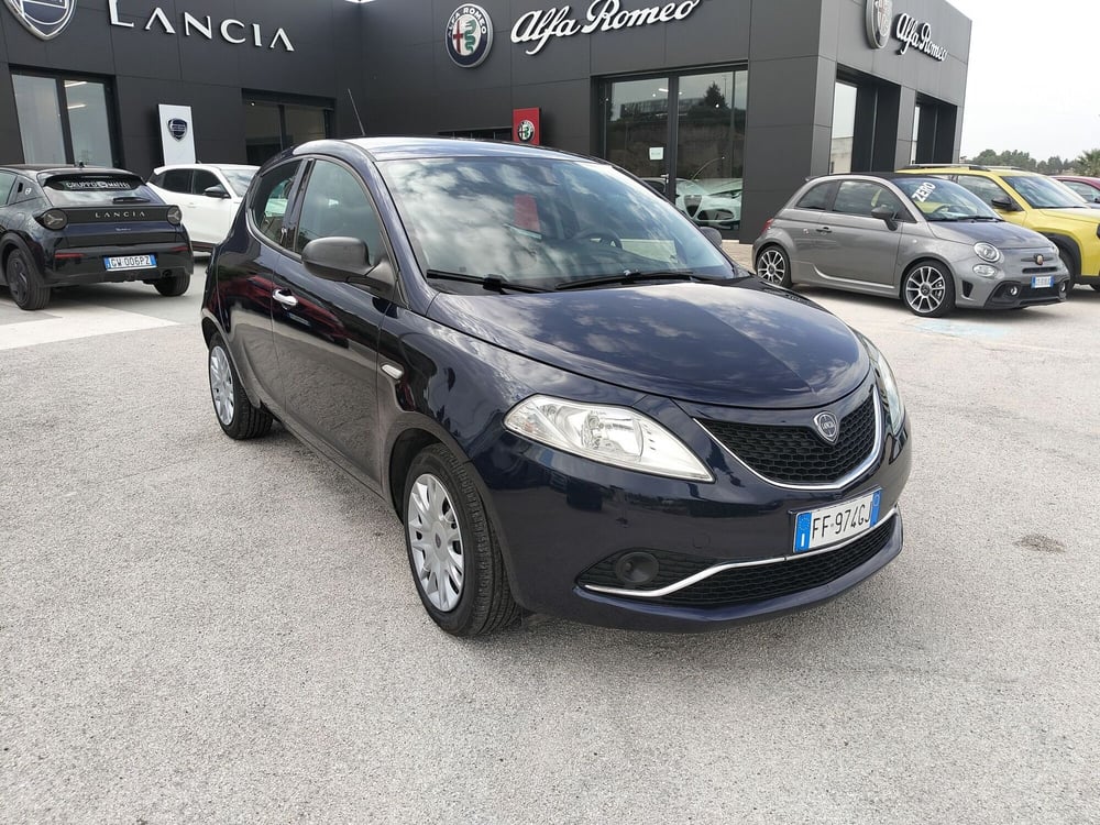 Lancia Ypsilon usata a Matera (3)