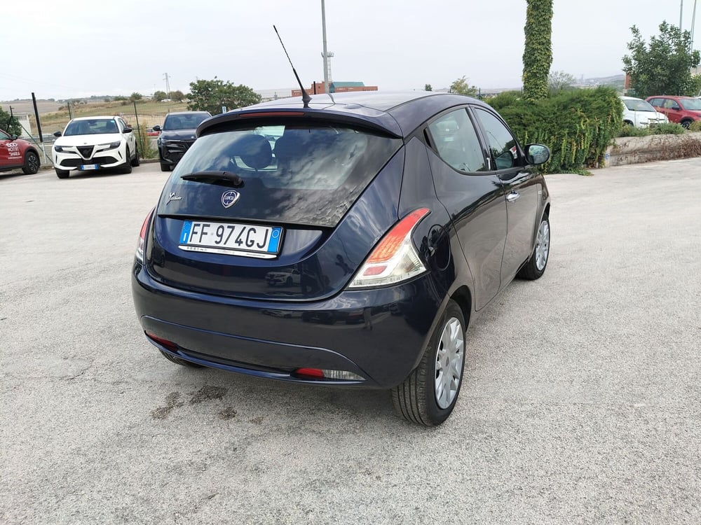 Lancia Ypsilon usata a Matera (5)