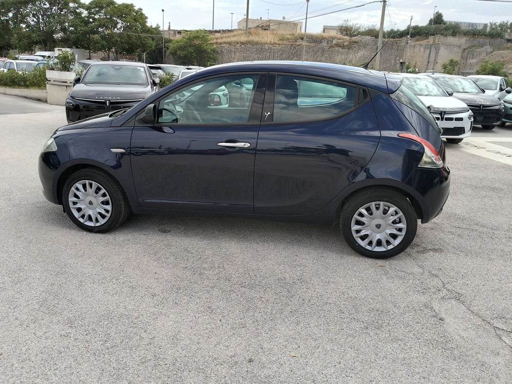 Lancia Ypsilon usata a Matera (8)