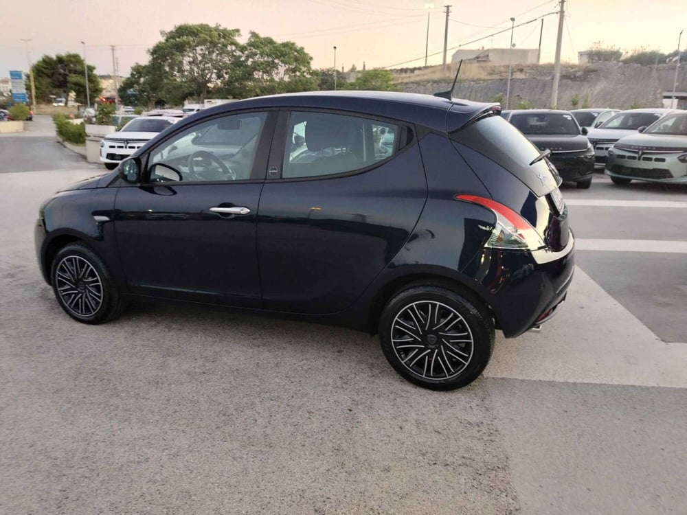 Lancia Ypsilon usata a Matera (10)