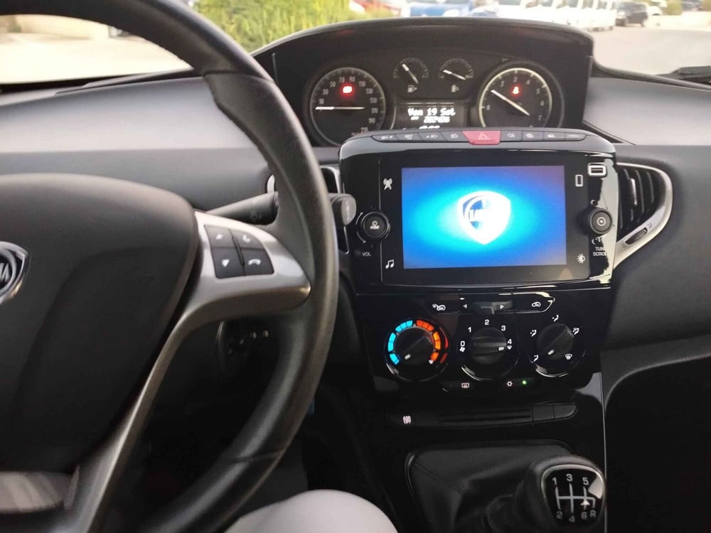 Lancia Ypsilon usata a Matera (13)