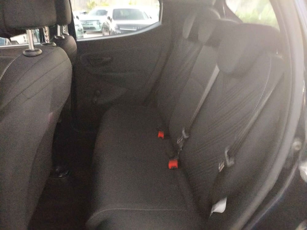 Lancia Ypsilon usata a Matera (14)