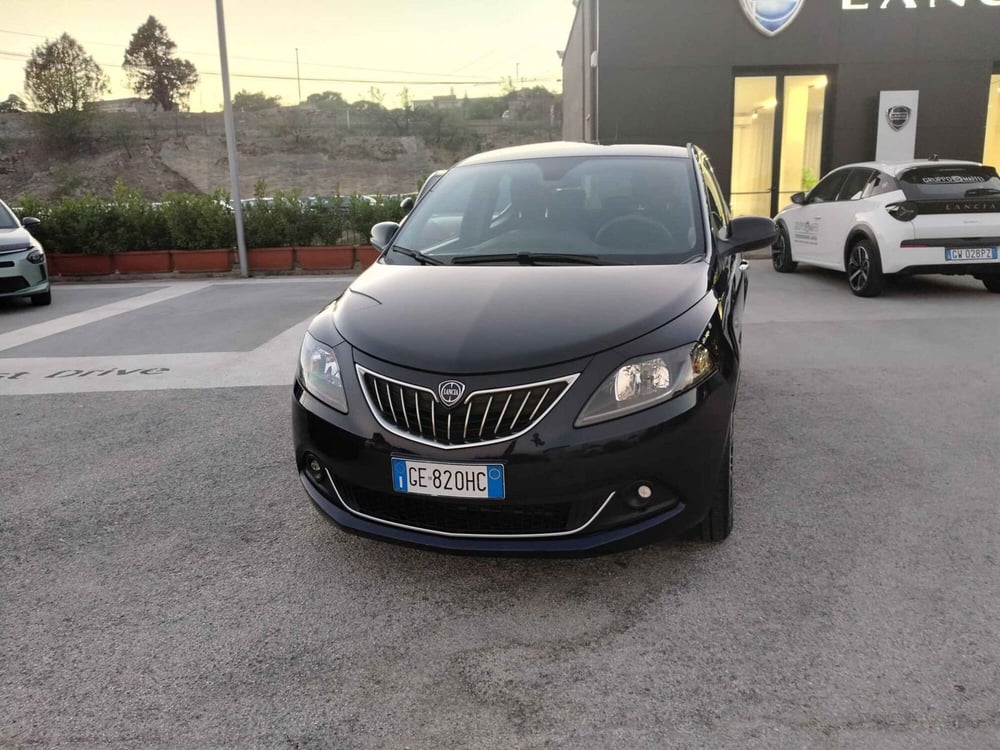 Lancia Ypsilon usata a Matera (2)