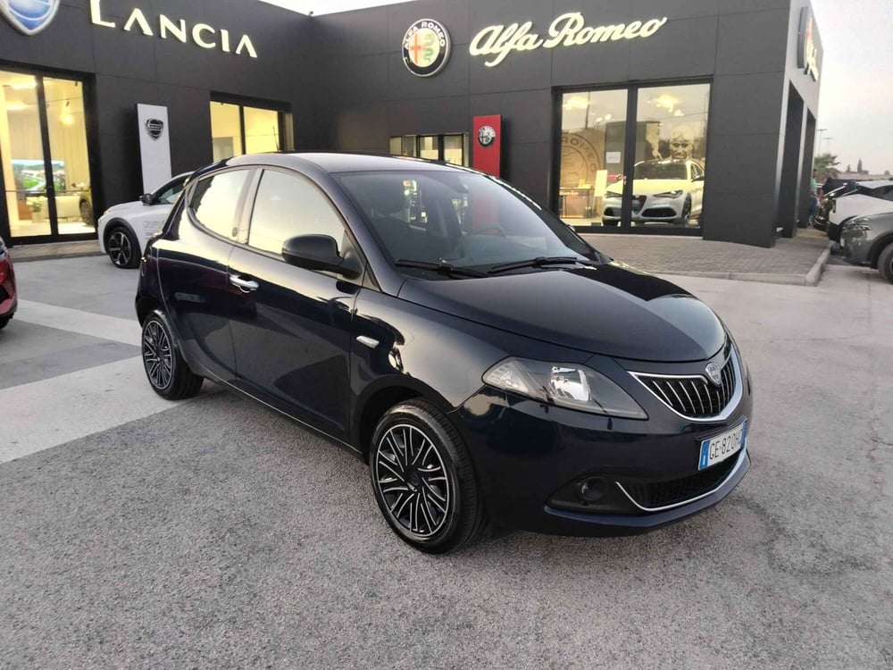Lancia Ypsilon usata a Matera (4)