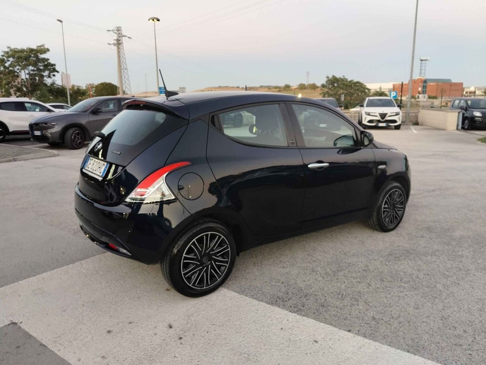 Lancia Ypsilon usata a Matera (6)