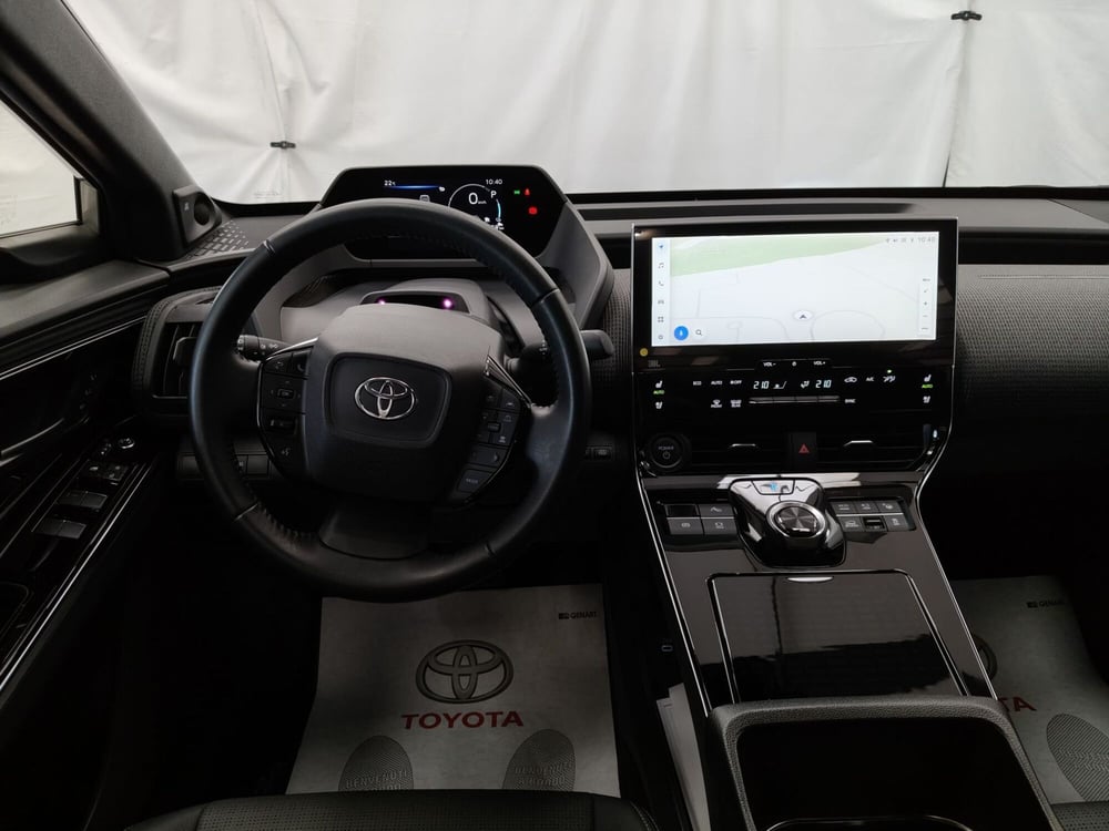 Toyota bZ4X usata a Roma (9)