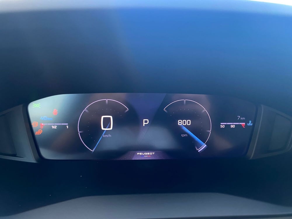 Peugeot 2008 nuova a Bari (18)