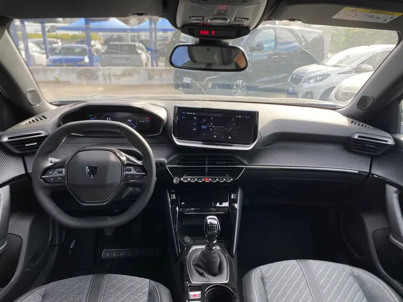 Peugeot 2008 nuova a Bari (10)