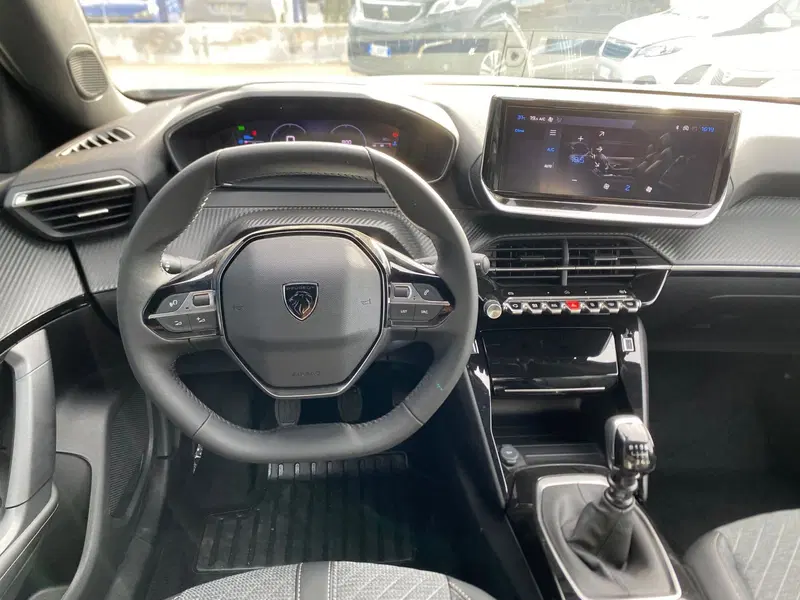 Peugeot 2008 nuova a Bari (11)