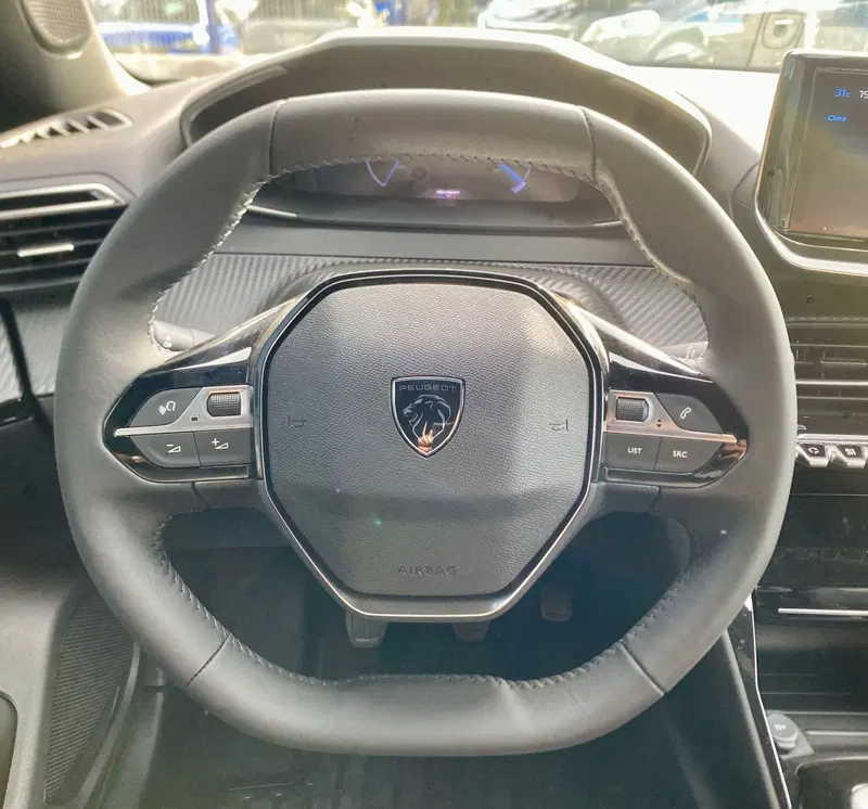 Peugeot 2008 nuova a Bari (12)
