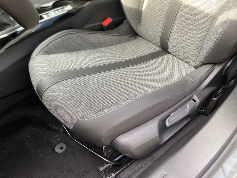 Peugeot 2008 nuova a Bari (8)