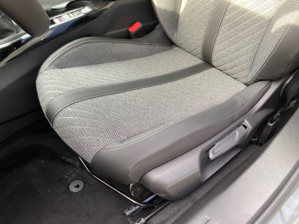Peugeot 2008 nuova a Bari (8)