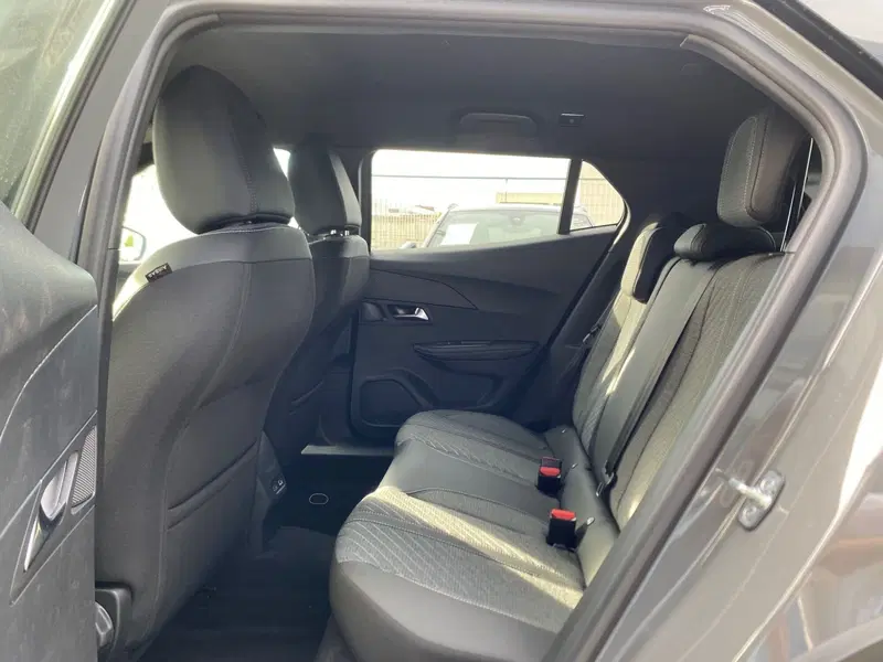 Peugeot 2008 nuova a Bari (9)