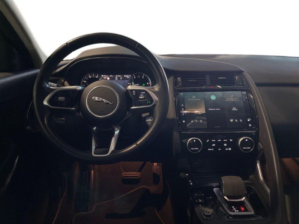 Jaguar E-Pace usata a Macerata (11)