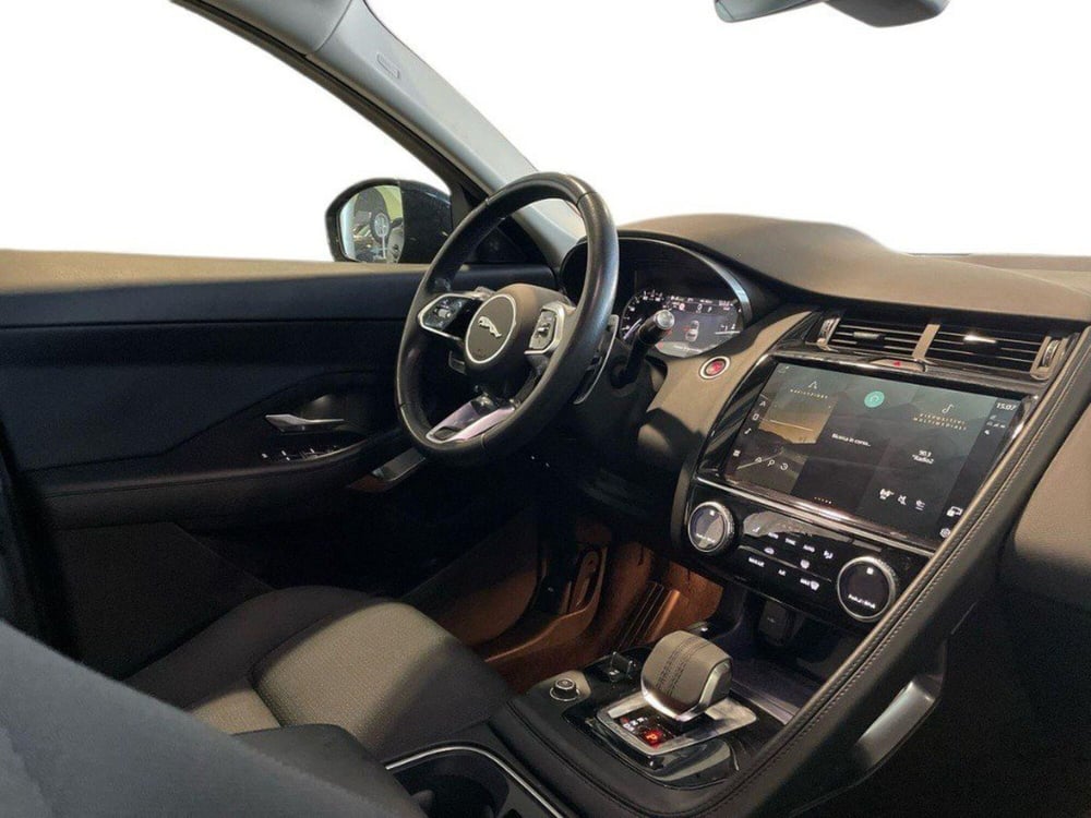 Jaguar E-Pace usata a Macerata (12)