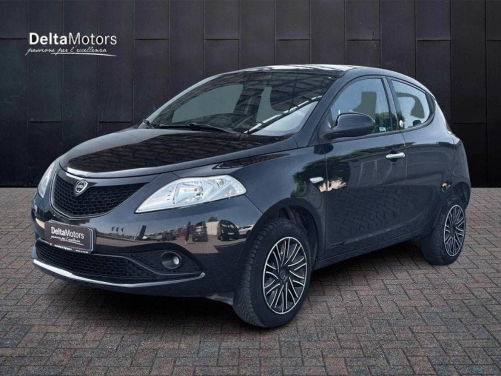 Lancia Ypsilon usata a Macerata