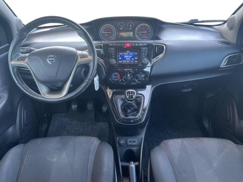 Lancia Ypsilon usata a Macerata (10)