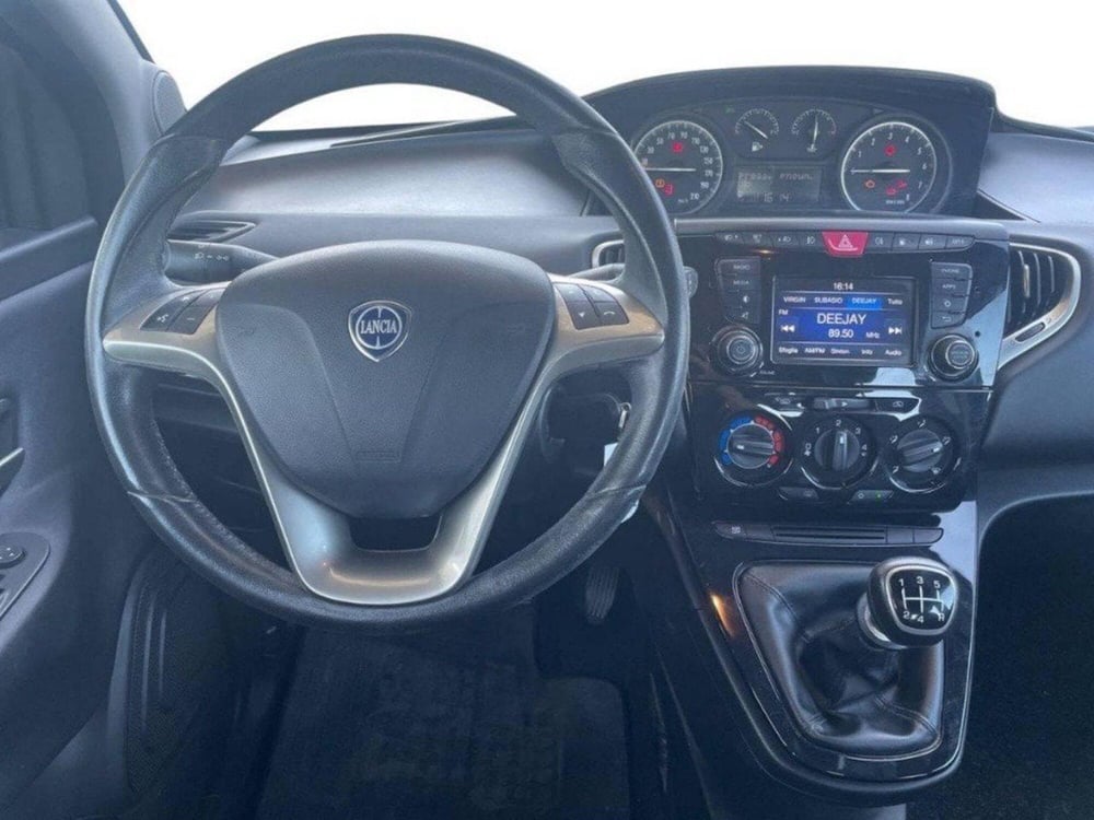 Lancia Ypsilon usata a Macerata (11)