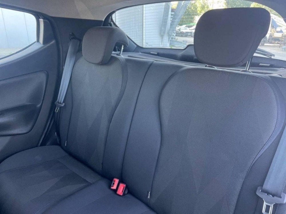 Lancia Ypsilon usata a Macerata (13)