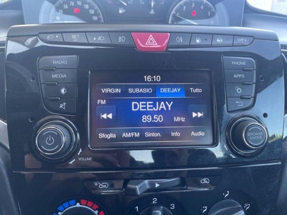 Lancia Ypsilon usata a Macerata (15)