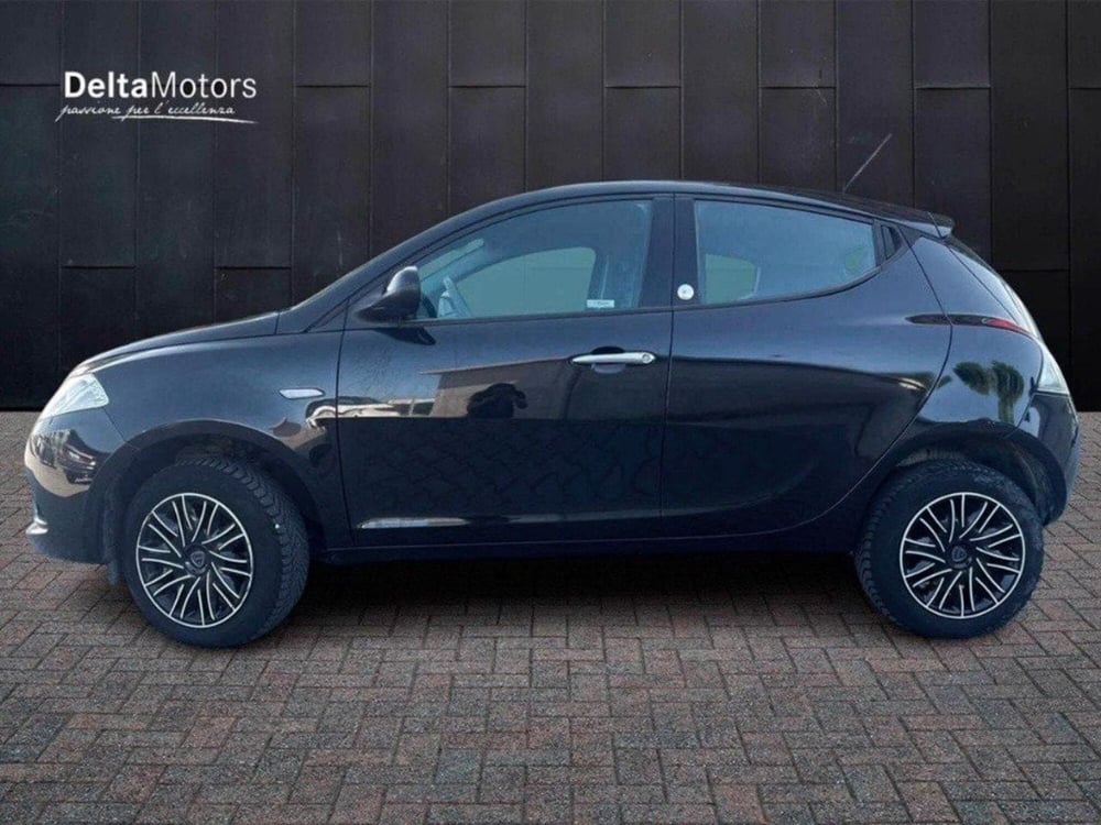 Lancia Ypsilon usata a Macerata (4)