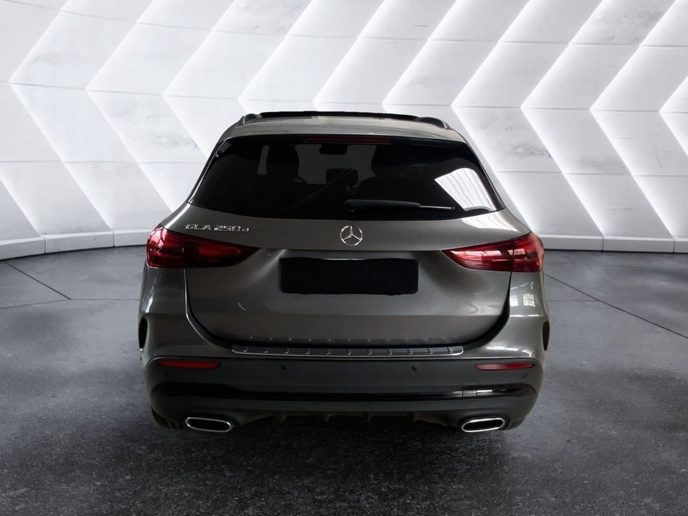 Mercedes-Benz GLA SUV usata a Napoli (9)
