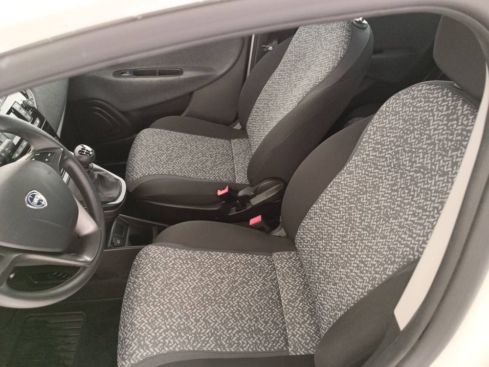 Lancia Ypsilon usata a Treviso (11)