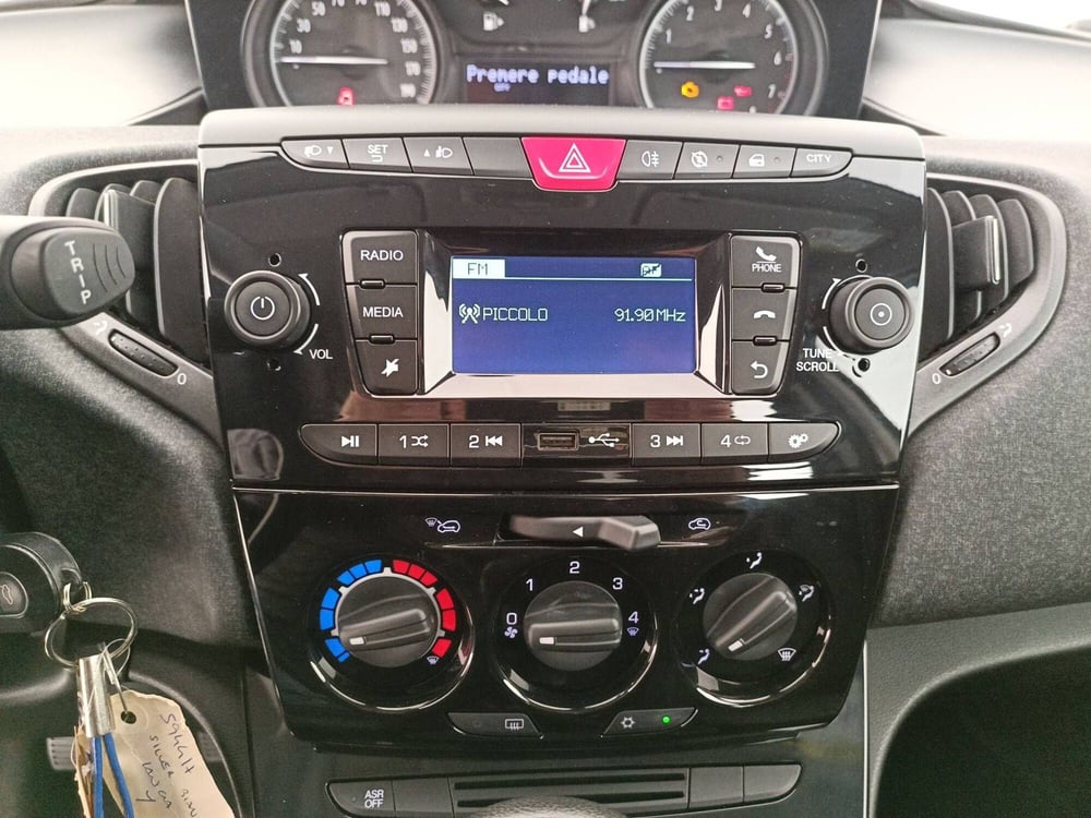Lancia Ypsilon usata a Treviso (15)