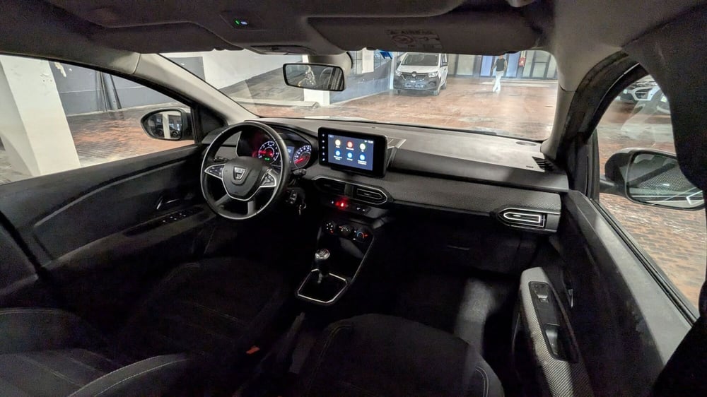 Dacia Jogger usata a Milano (11)