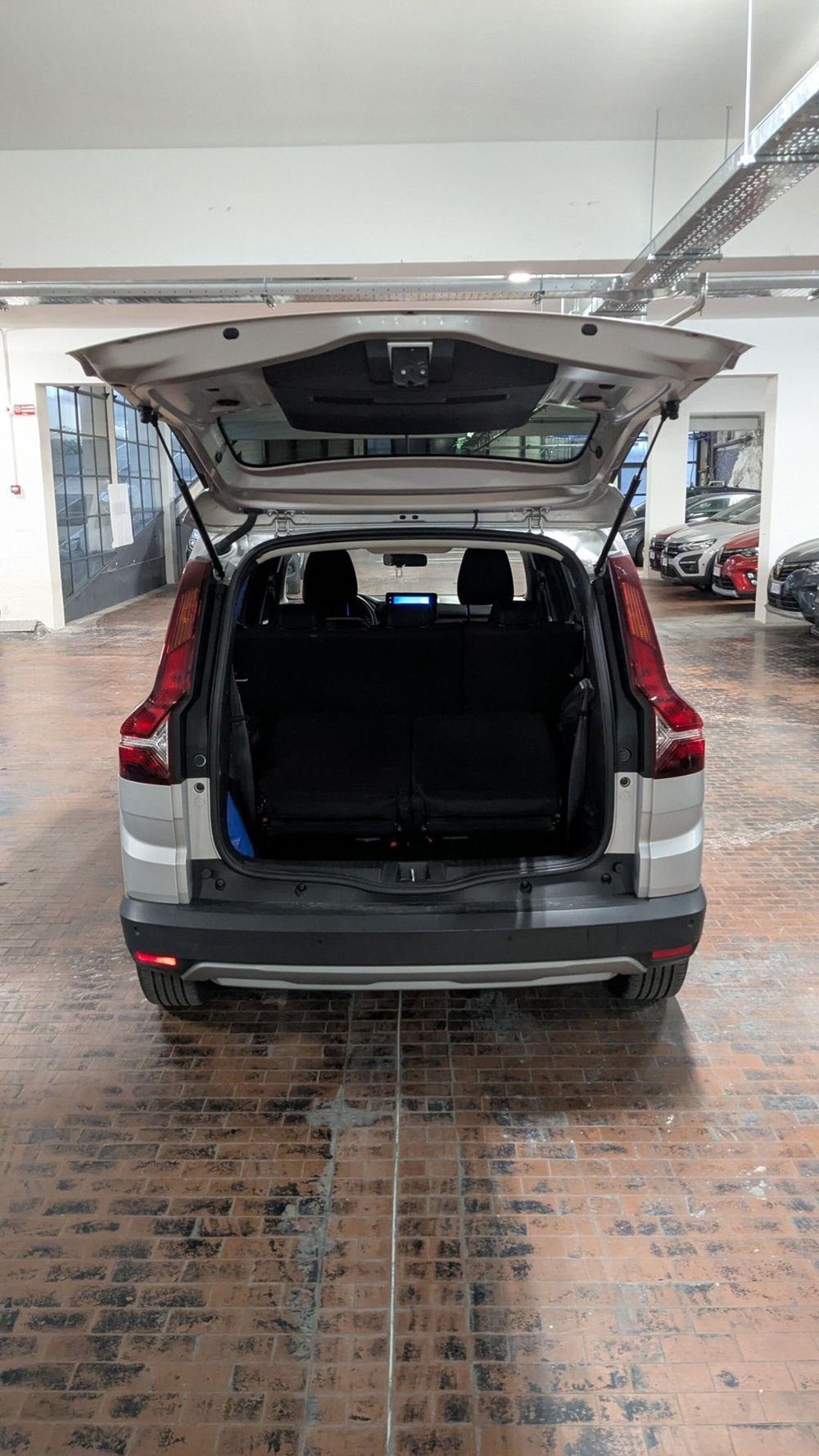 Dacia Jogger usata a Milano (5)