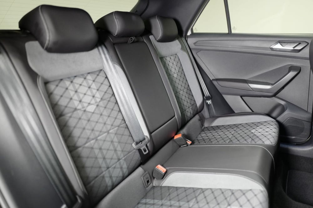 Volkswagen T-Roc usata a Varese (13)