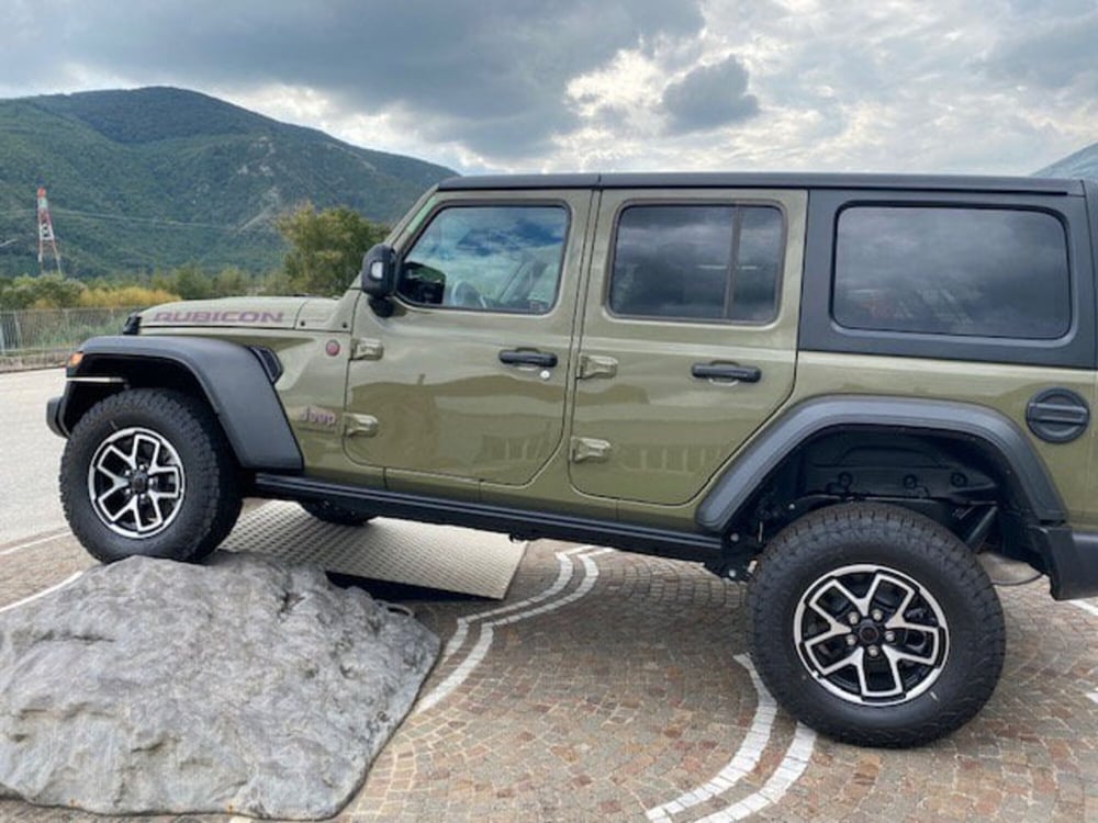Jeep Wrangler Unlimited nuova a Benevento (9)